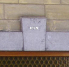 gevelsteen boven deur familie Bosten