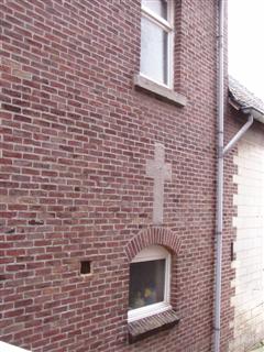 Brandkruis in westgevel van boerderij Engelbert (Fons Heijnens)