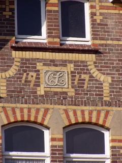 Gevelsteen in villa Cuypers-Linssen aan de Onderstestraat 54 (Fons Heijnens)